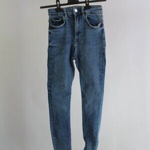 Women's Zara Medium Wash Denim Skinny Jeans - Size 2